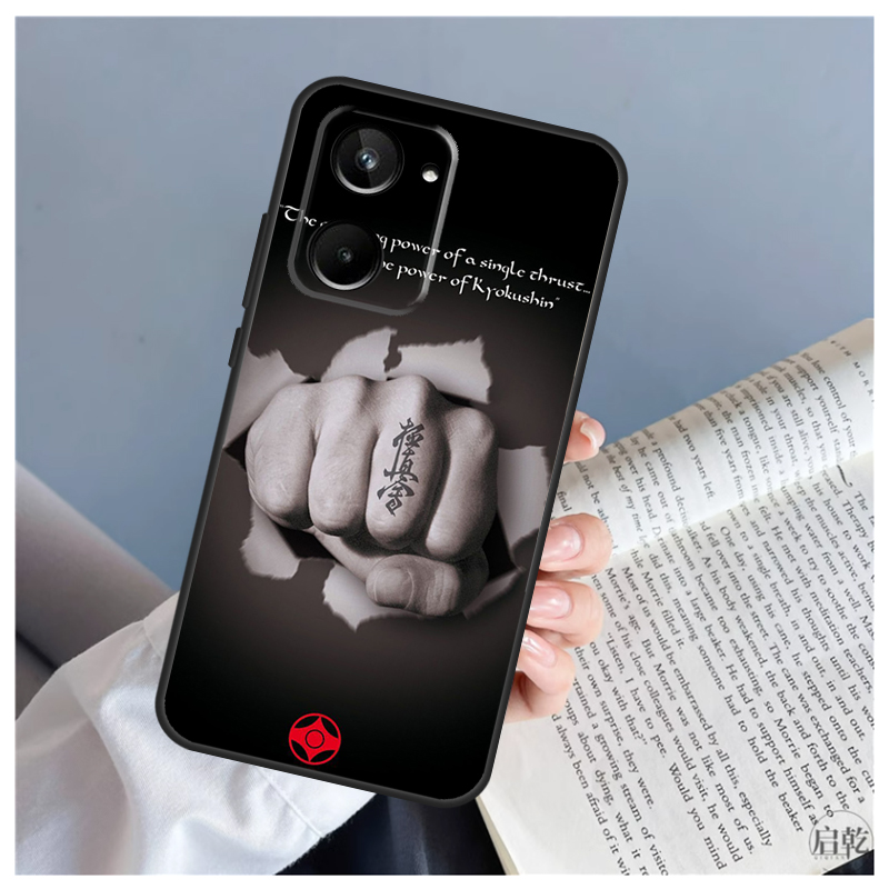 حافظة بتصميم رمز كيوكوشين كارا - مراجعة Realme C67 وسعره